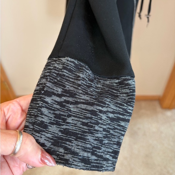 #277 Beautiful Couture Black and Gray Women's Tunic. Excellent condition. - Picture 6 of 15